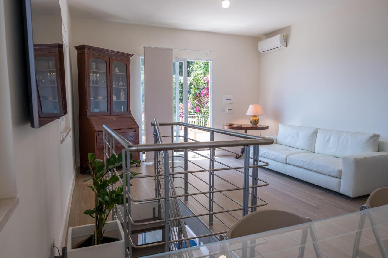 Teatro Apartments Mondello Палермо Екстериор снимка